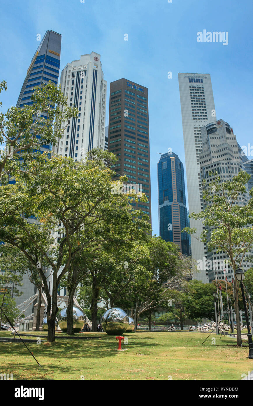 Blick Richtung Raffles Place von Kaiserin Rasen, Singapur Stockfoto