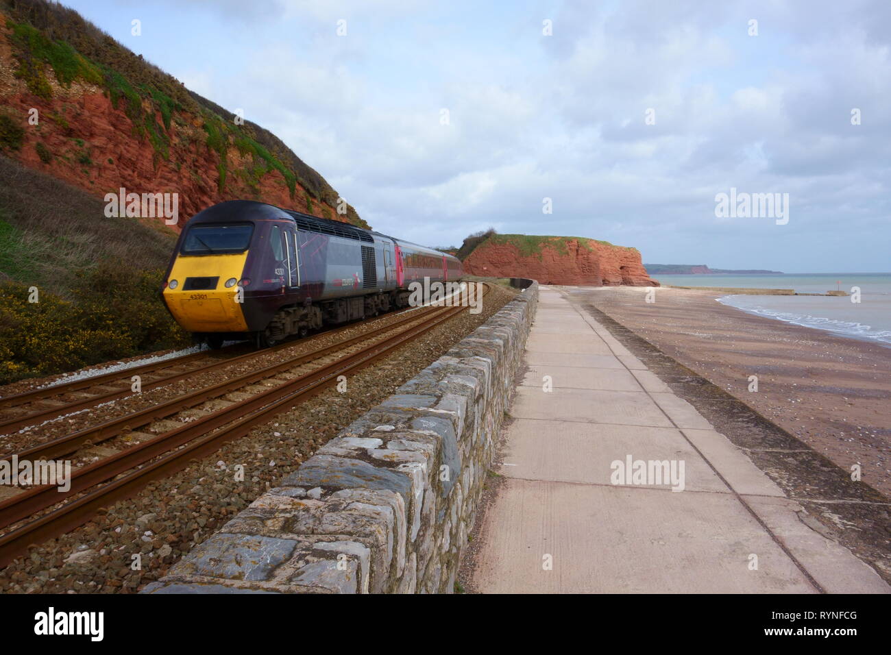 Fußweg neben Bahn Dawlish, Devon, England, Großbritannien Stockfoto Fußweg neben Bahn Dawlish, Devon, England, Großbritannien Stockfoto