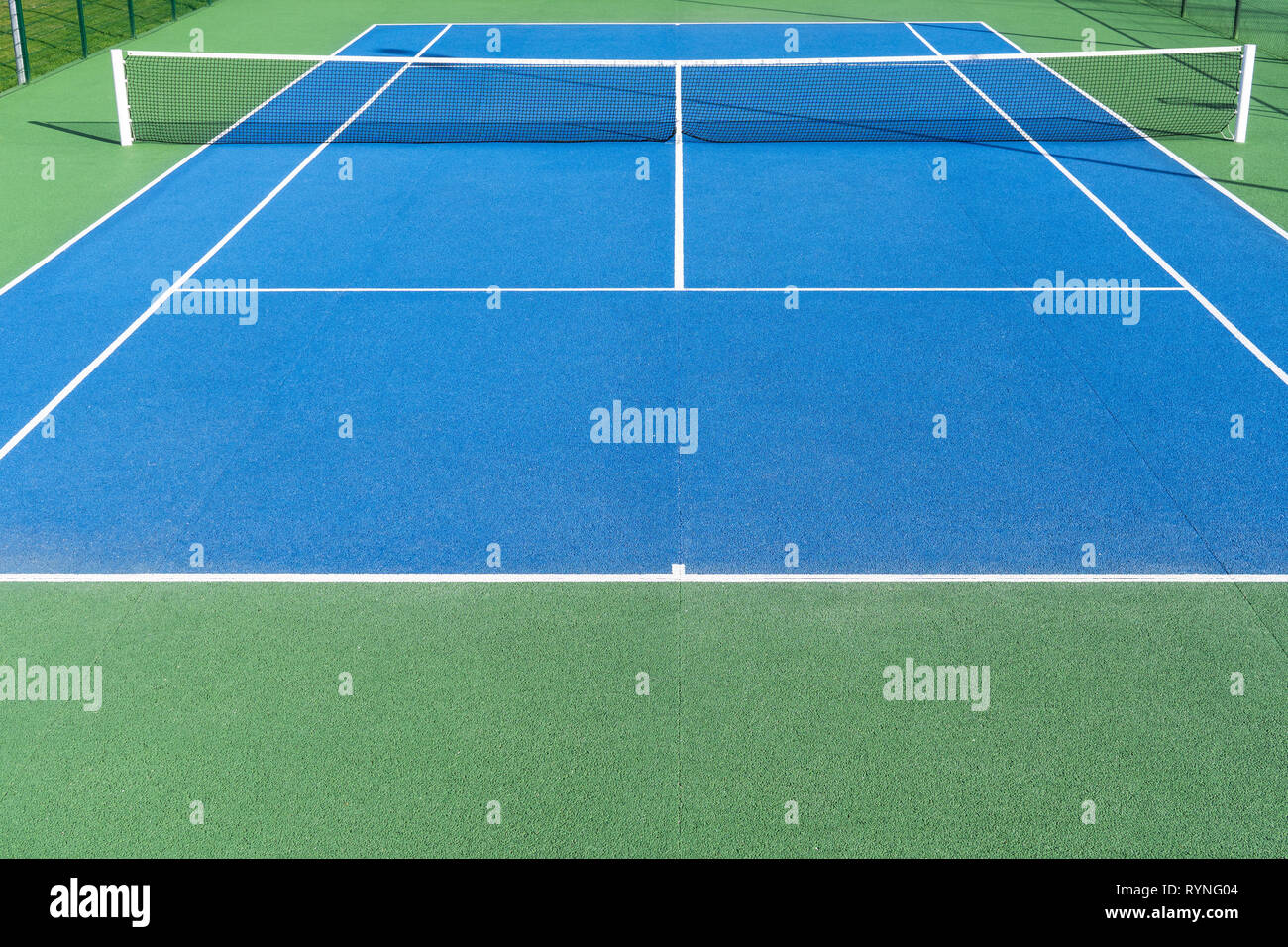 Blau Tennisplatz im Freien. Tennis Hintergrund. Platz kopieren Stockfoto