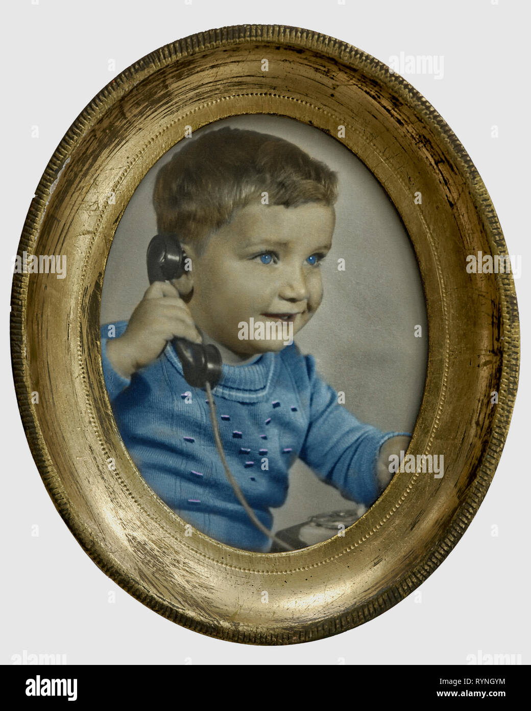PORTRAIT FOTOGRAFIE: Kleiner Junge am Telefon (1945) Stockfoto