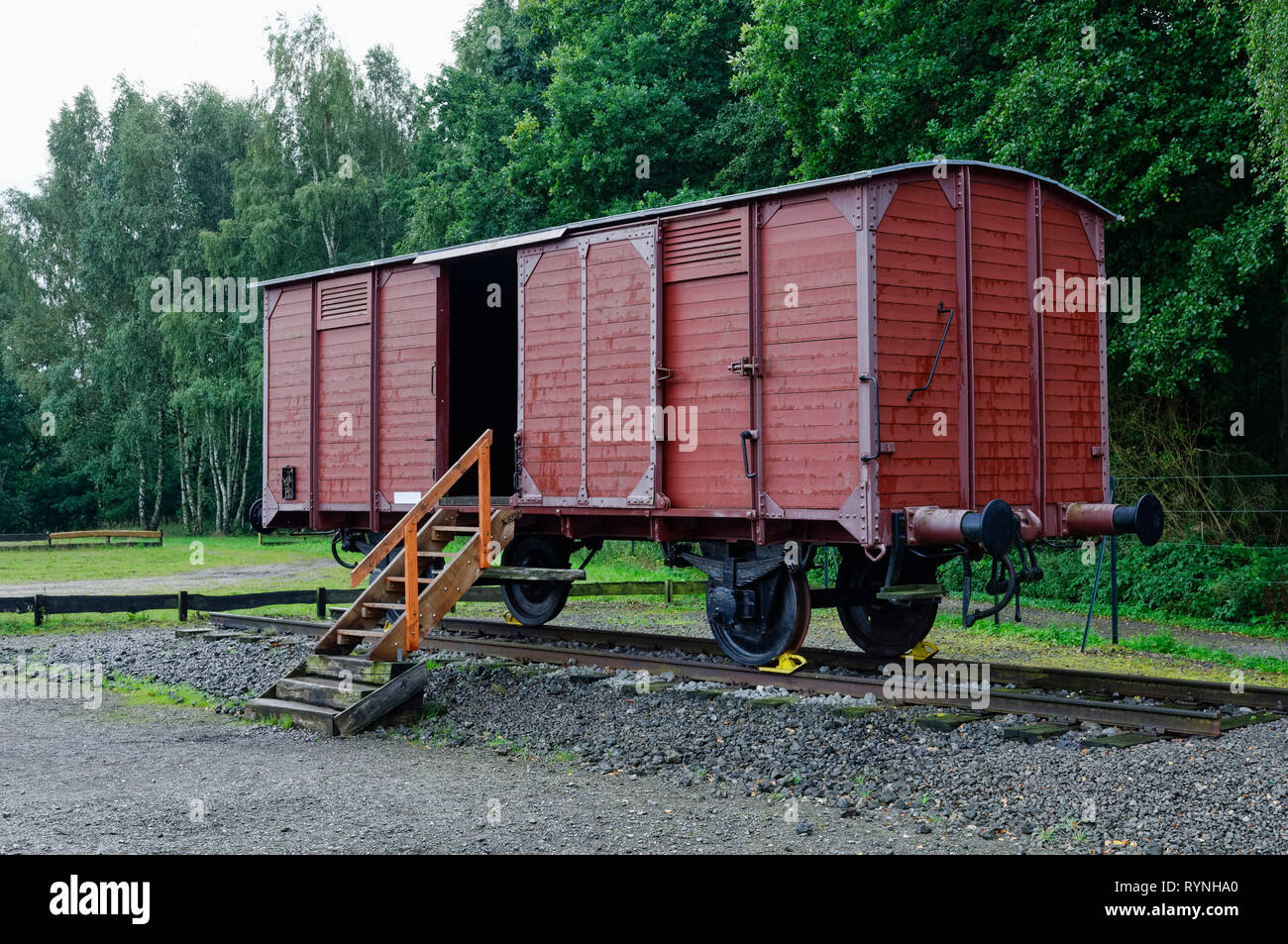 Konzentrationslager Bergen-Belsen: Transportwagen am Ladebahnsteig, in der Lüneburgauer Heide, Landkreis Celle-Land, Niedersachsen, Deutschland Stockfoto