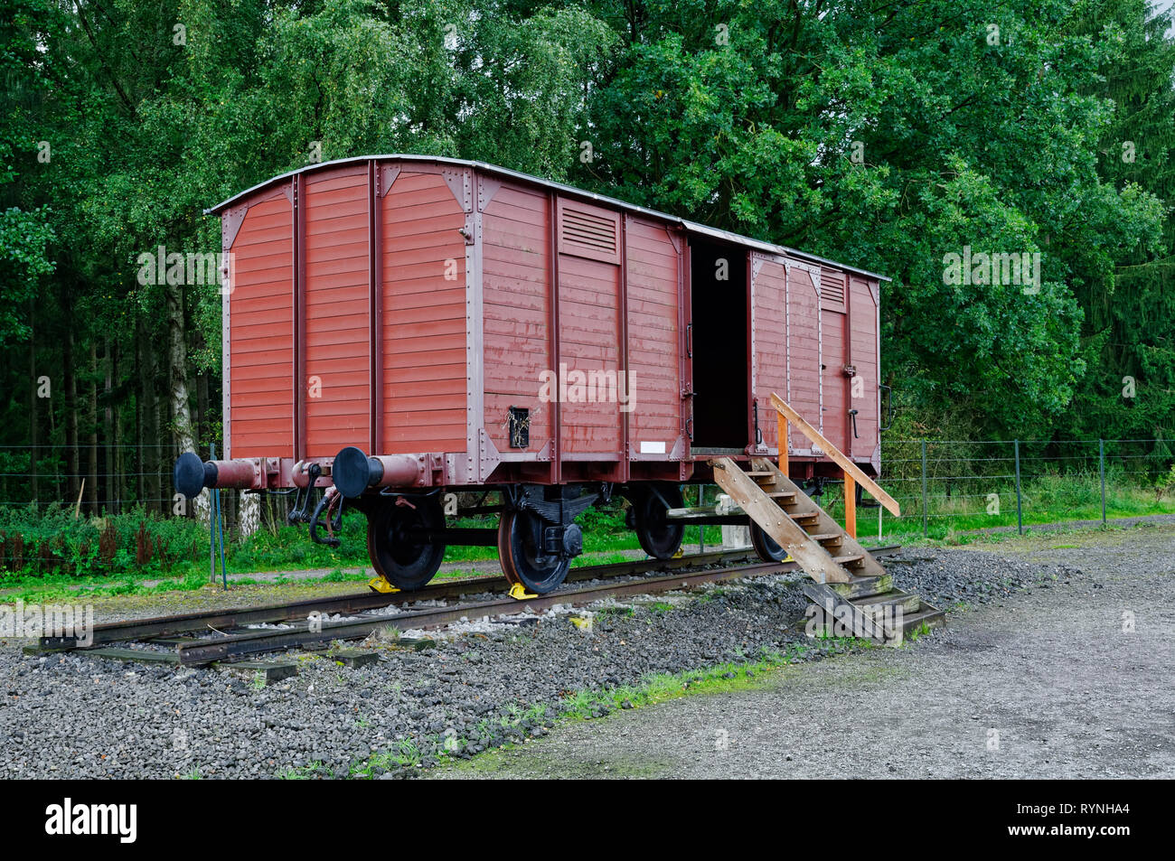 Konzentrationslager Bergen-Belsen: Transportwagen am Ladebahnsteig, in der Lüneburgauer Heide, Landkreis Celle-Land, Niedersachsen, Deutschland Stockfoto