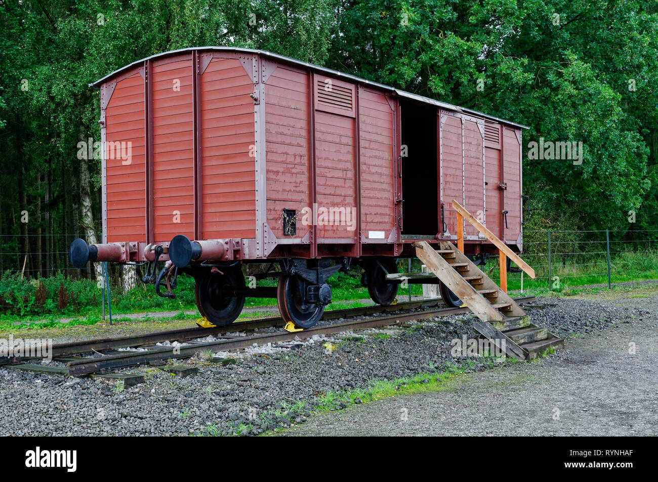 Konzentrationslager Bergen-Belsen: Transportwagen am Ladebahnsteig, in der Lüneburgauer Heide, Landkreis Celle-Land, Niedersachsen, Deutschland Stockfoto