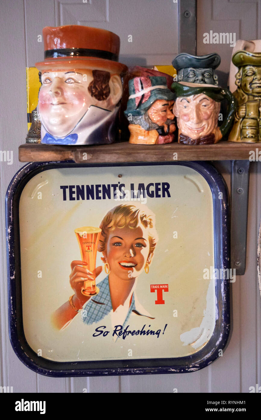 Toby Krüge in einem micropub in Gloucester, Gloucestershire, England, Großbritannien Stockfoto