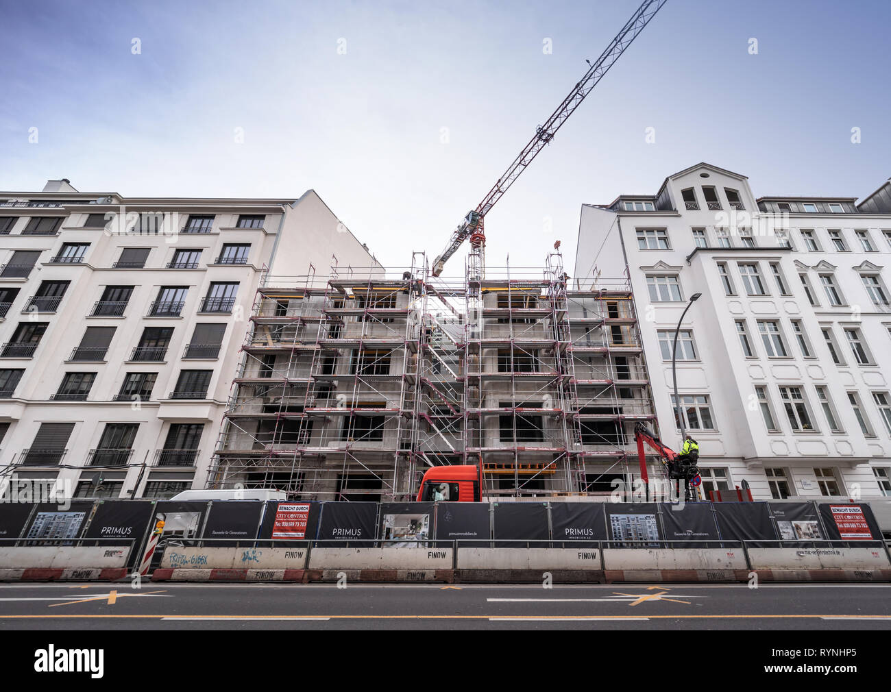 Bau eines neuen mehrstöckigen Wohnung Gebäude in Berlin. Stockfoto