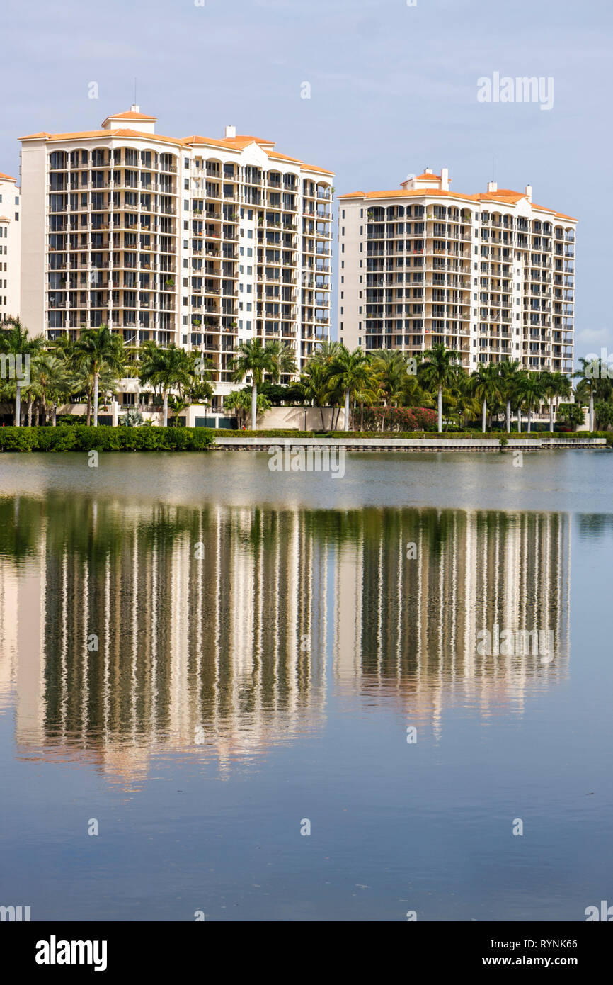 Miami Florida, Coral Gables, Deering Bay Yacht & Country Club, Gebäude, Luxus, Lifestyle, Eigentumswohnungen Wohnapartments Gebäude Stockfoto