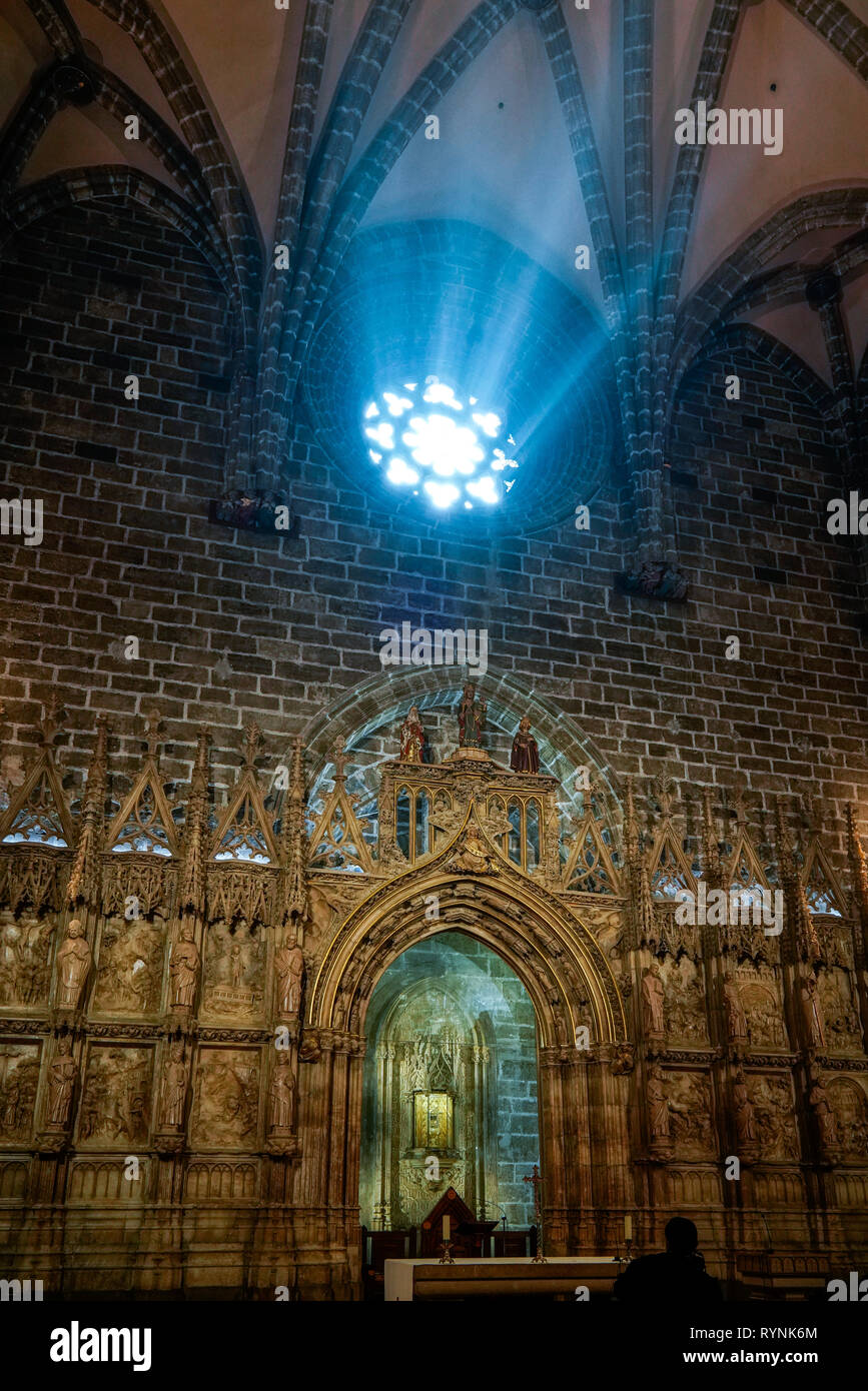 VALENCIA, Spanien - 27. Februar: Kirchenfenster des Heiligen Grals Kapelle in der Kathedrale von Valencia Spanien am 27. Februar 2019 Stockfoto