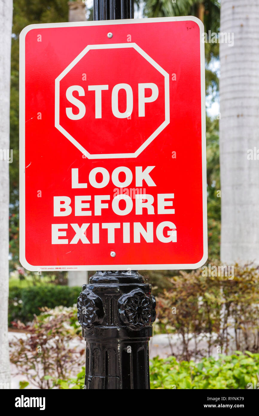 Miami Florida, Coral Gables, Deering Bay Yacht & Country Club, Verkehr, Straße, Schild, Haltestelle, vor der Ausfahrt schauen, FL090202097 Stockfoto