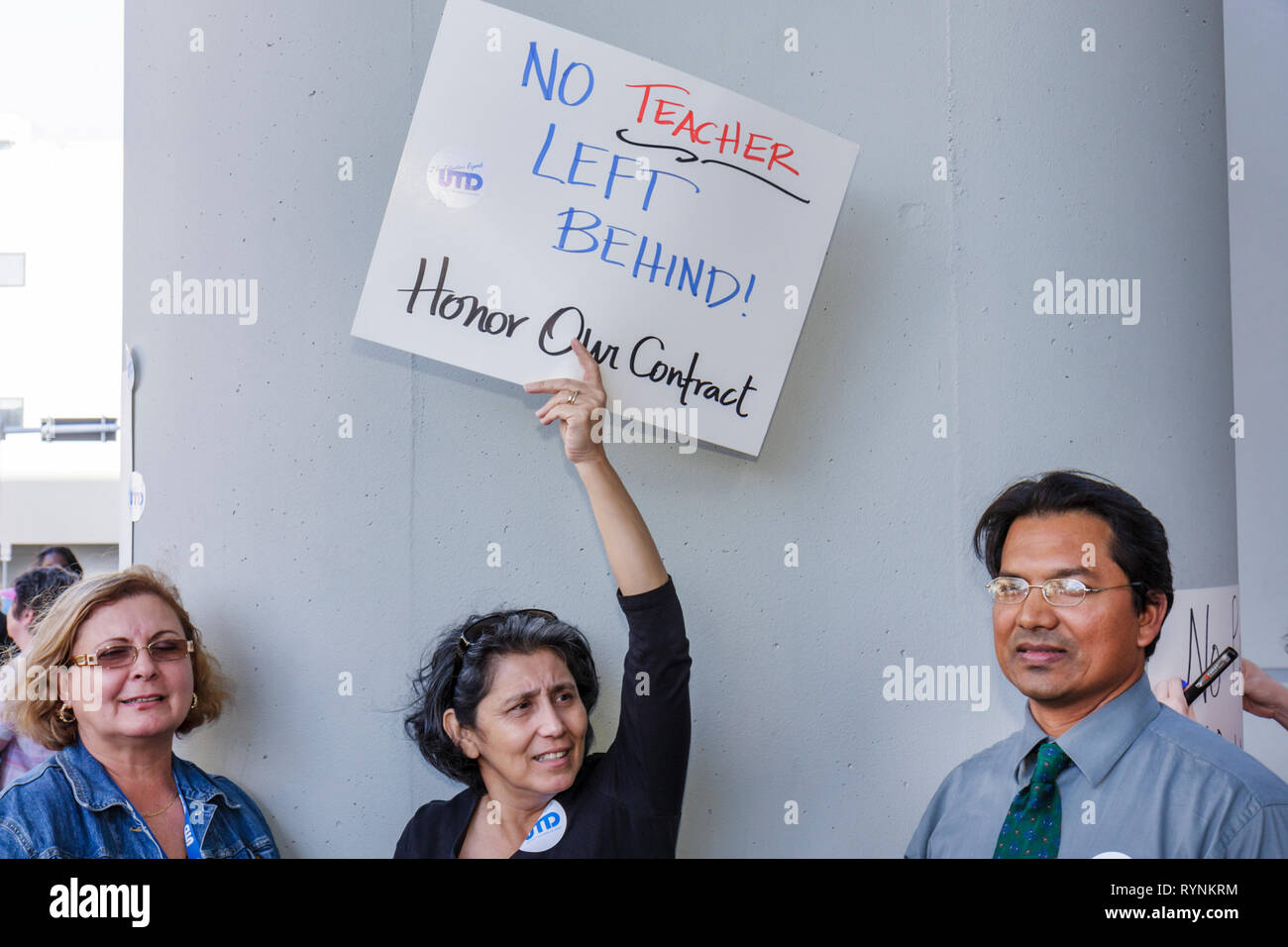 Miami Florida, Schulrat Verwaltungsgebäude, Bildung, Budgetkürzungen, Wirtschaft, Gehaltserhöhung, Bezahlung, Vertrag, Währung, Geld, UTD, Gewerkschaft, Lehrer, Lehrer, t Stockfoto