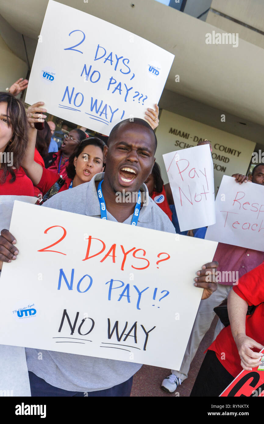 Miami Florida, Schulrat Verwaltungsgebäude, Bildung, Budgetschnitt, Wirtschaft, Gehaltserhöhung, Bezahlung, Vertrag, Währung, Geld, UTD, Gewerkschaft, Lehrer, Lehrer, te Stockfoto