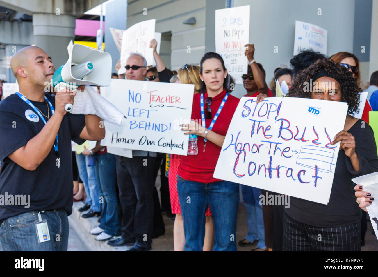 Miami Florida, Schulrat Verwaltungsgebäude, Bildung, Budgetkürzungen, Wirtschaft, Gehaltserhöhung, Bezahlung, Vertrag, Lehrer, Lehrer, Lehrkräfte, arbeiten, arbeiten, arbeiten, se Stockfoto