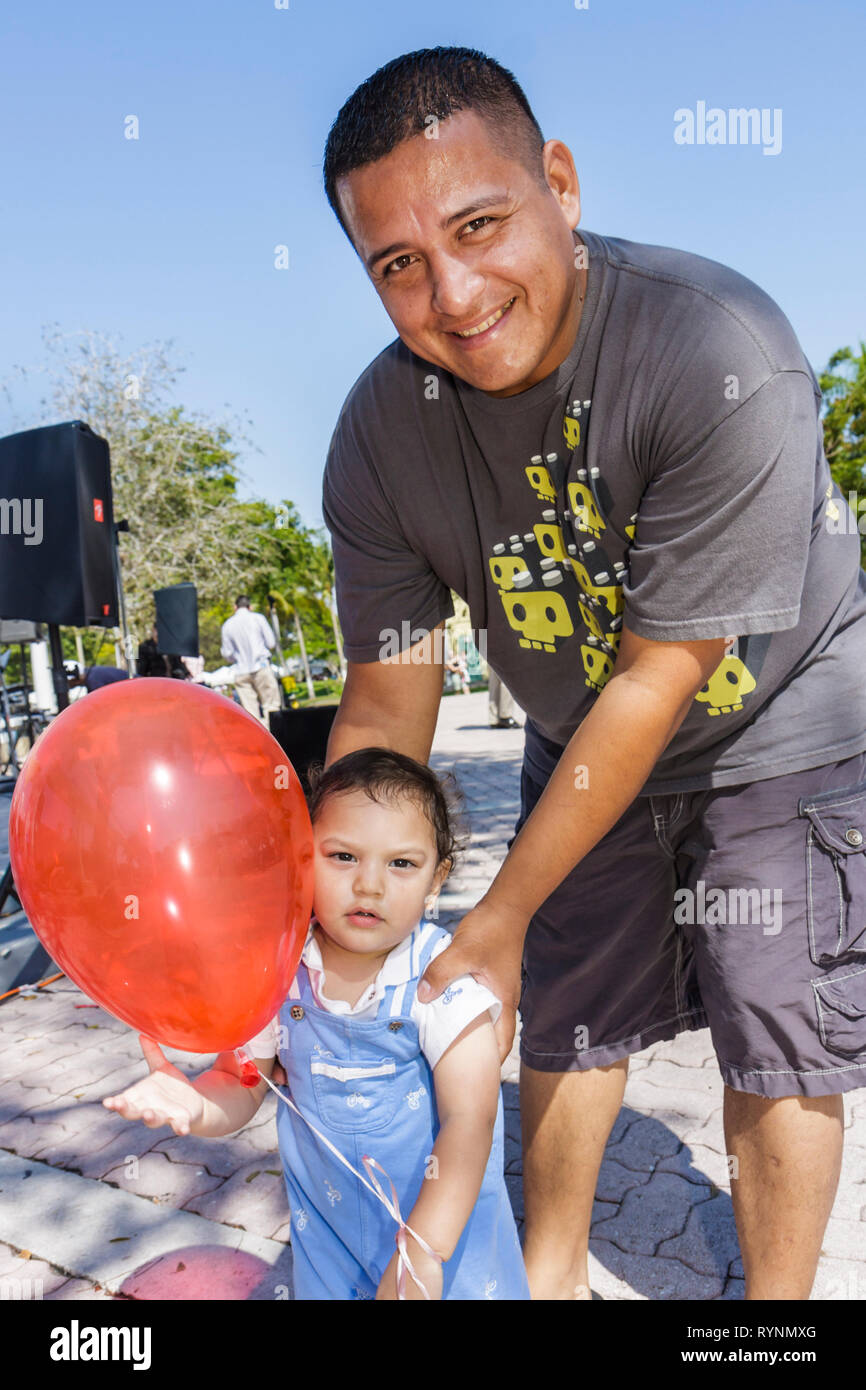 Miami Florida, Little Havana, Jose Marti Park, United Hearts Family Festival, Festivals, Feier, Messe, Gemeinschaftsveranstaltung, Hispanic Latin Latino ethnische Immi Stockfoto