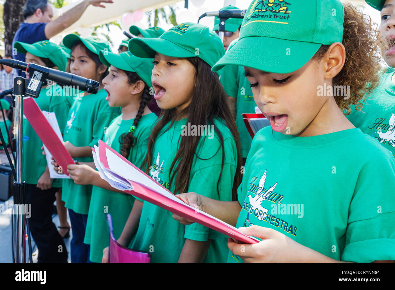 Miami Florida, Little Havana, Jose Marti Park, United Hearts Family Festival, Festivals, Feier, Messe, Gemeinschaftsveranstaltung, American Children's Orchestra für Stockfoto