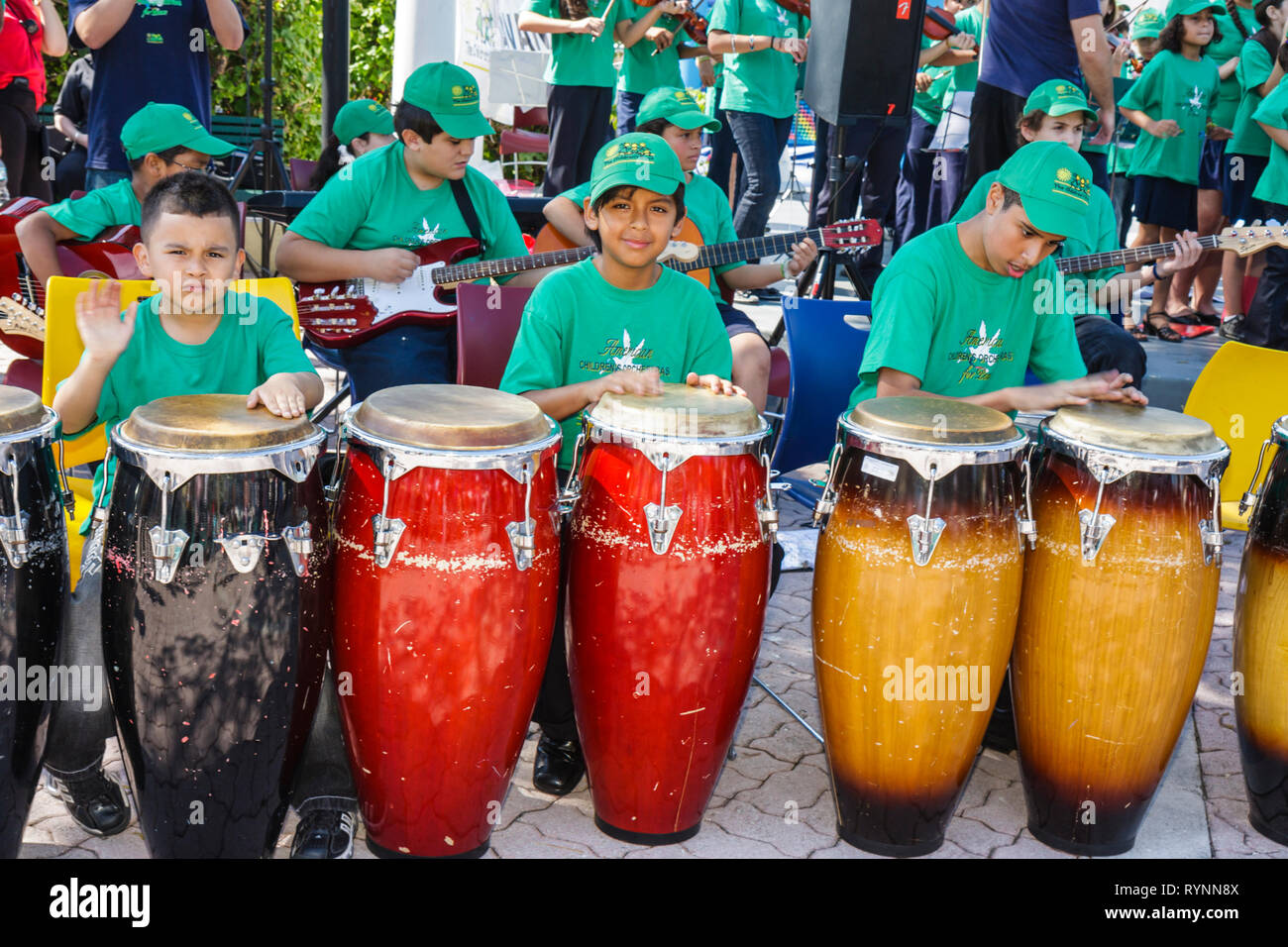 Miami Florida, Little Havana, Jose Marti Park, United Hearts Family Festival, Festivals fair, Gemeinschaft American Children's Orchestra for Peace, Musik, unter Stockfoto