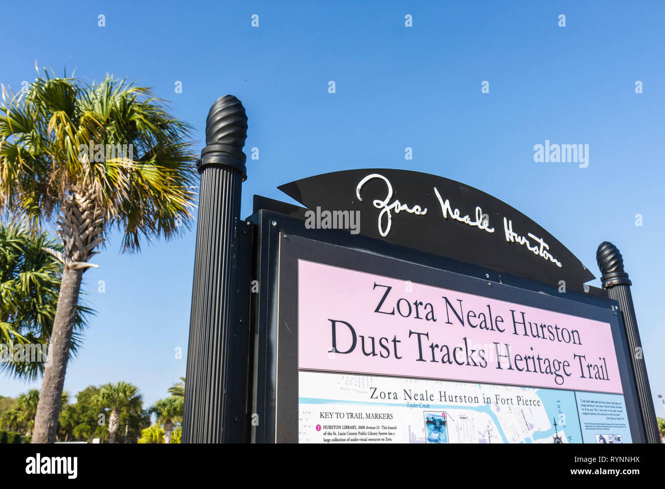 Florida Saint St. Lucie County, Fort Ft. Pierce, Black History, Zora Neale Hurston Dust Tracks Heritage Trail, Marker, Schild, afrikanische Folklore, Schwarze Hündin, w Stockfoto