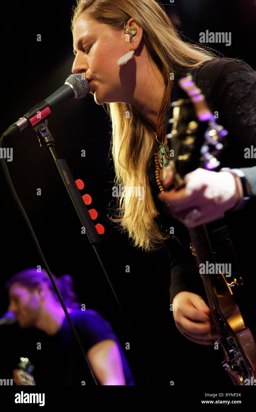 Ris-Orangis, Frankreich. Februar 2019. Joanne Shaw Taylor konzertiert bei dem PLAN in RIS-Orangis, Frankreich Stockfoto