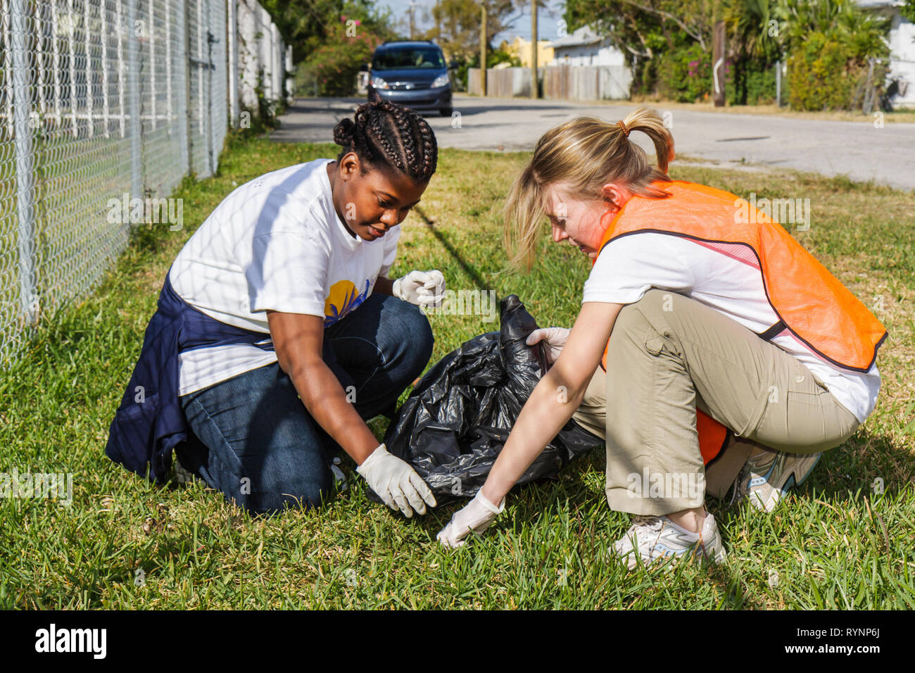 Miami Florida, Little Haiti, MLK Day of Service, EPA Community Day, Freiwillige Freiwillige Community Service ehrenamtliche Arbeit Arbeiter, Teamarbeit worki Stockfoto
