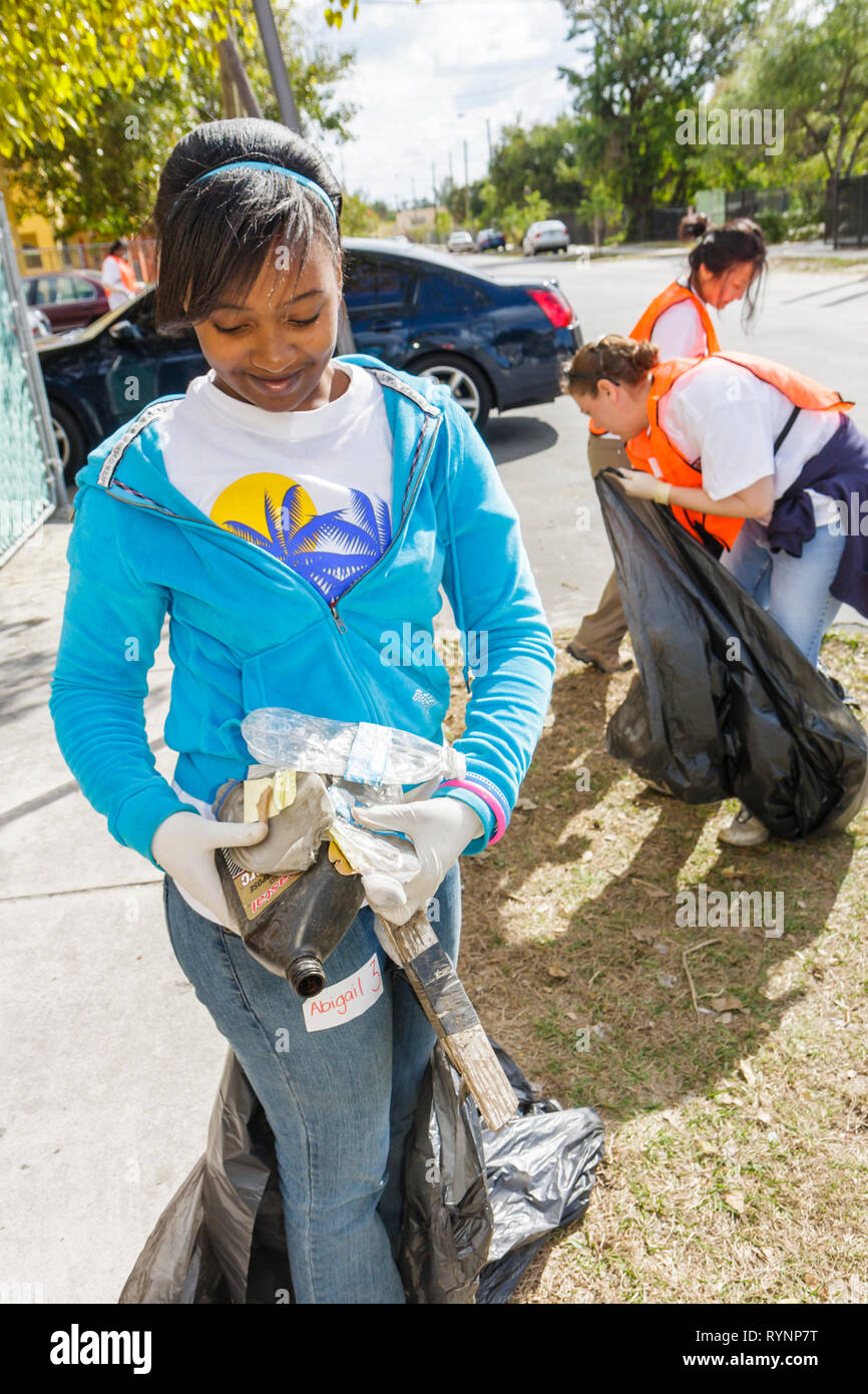Miami Florida, Little Haiti, MLK Day of Service, EPA Community Day, Freiwillige Freiwillige Community Service ehrenamtliche Arbeit Arbeiter, Teamarbeit worki Stockfoto