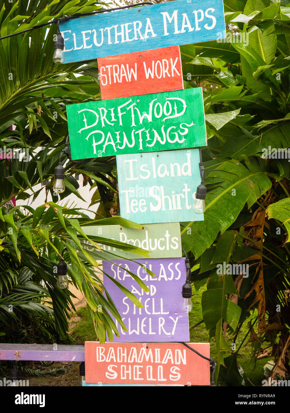 Touristische Schild von touristischen Attraktionen, Gregory Town, Eleuthera, Bahamas, in der Karibik. Stockfoto