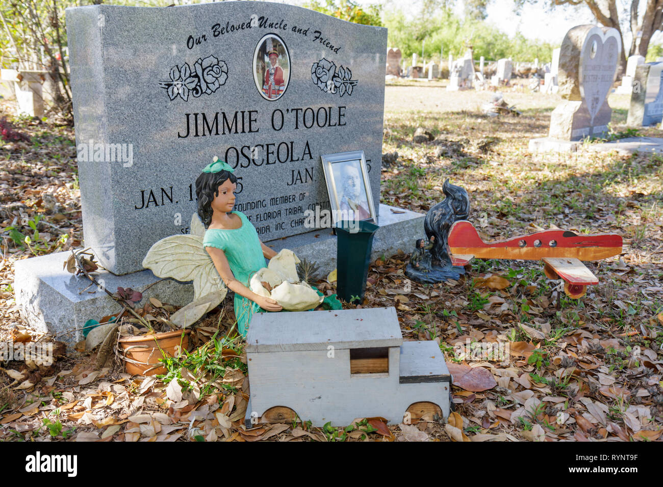 Florida Hendry County, Big Cypress, Seminole Indian Reservation, Indianer Ureinwohner Völker, Stamm, Big Cypress Cemetery, Tod, tot, Grab, gr Stockfoto