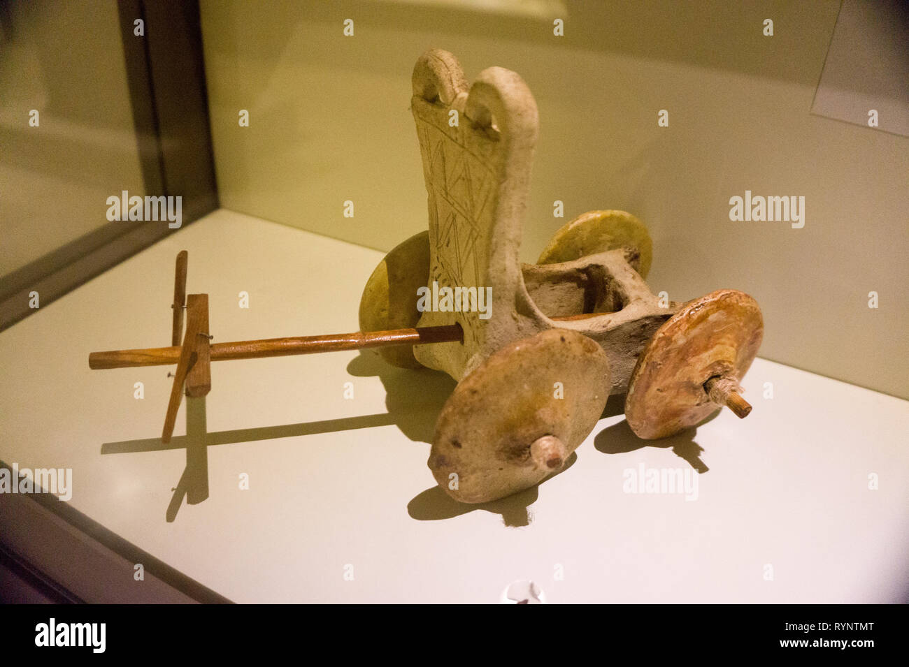 Antike Ton Spielzeug Warenkorb, Gaziantep Museum der Türkei Stockfoto