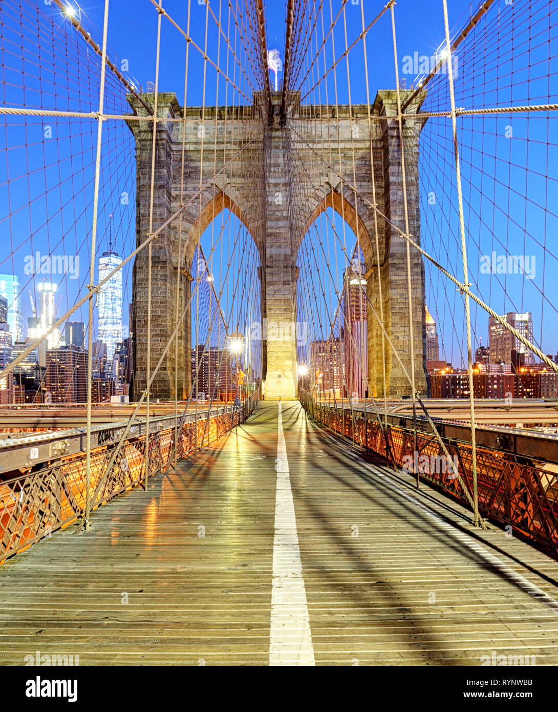 New York, Brooklyn-Brücke bei Nigth, USA Stockfoto