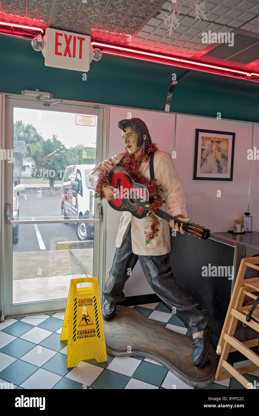 Leben Größe Elvis Abbildung an einem lokalen Restaurant im Norden von Florida. Stockfoto