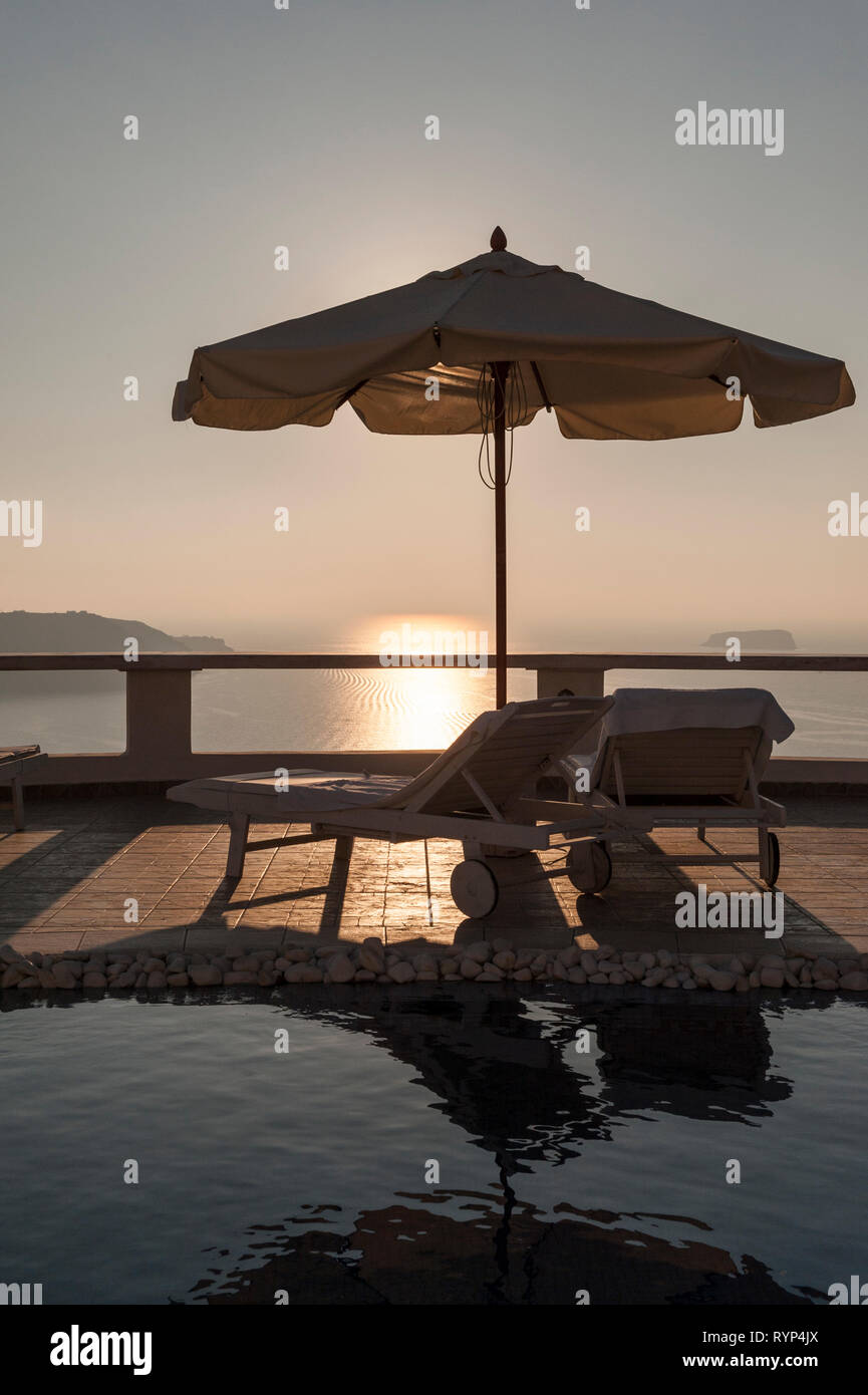 Santorin Caldera View unter Sonnenuntergang Stockfoto