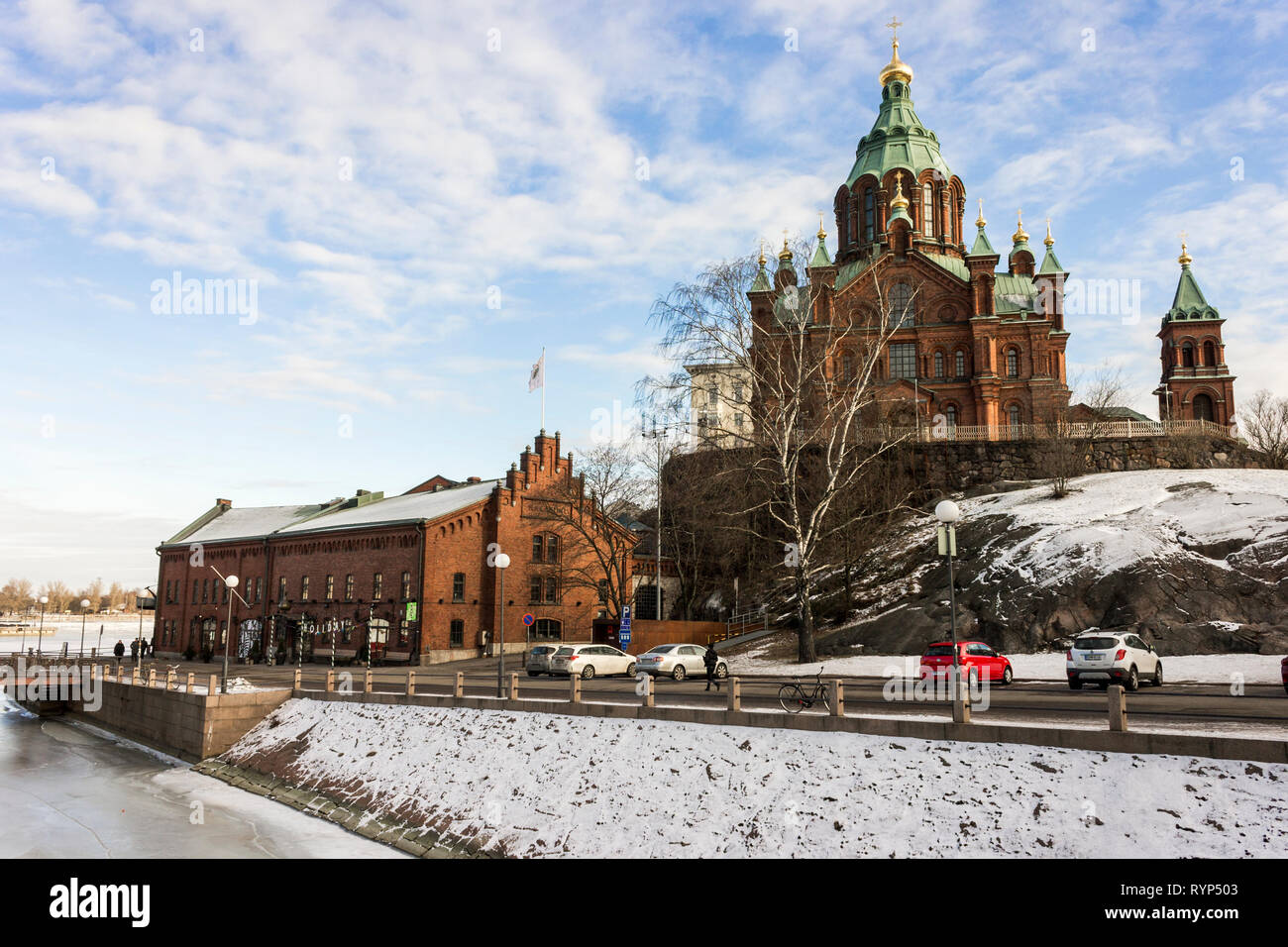 Helsinki, Finnland. Uspenski-kathedrale (Uspenskin katedraali), einem Östlichen Orthodoxen Kathedrale, die 1352 von der Jungfrau Maria gewidmet Stockfoto