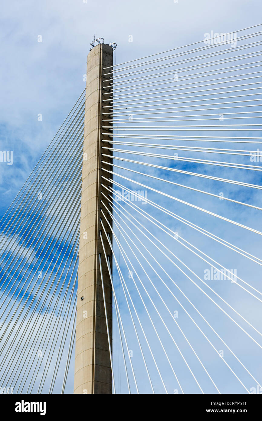 Einer der Türme der Queensferry Kreuzung Brücke von North Queensferry, Fife, Schottland, Großbritannien Stockfoto