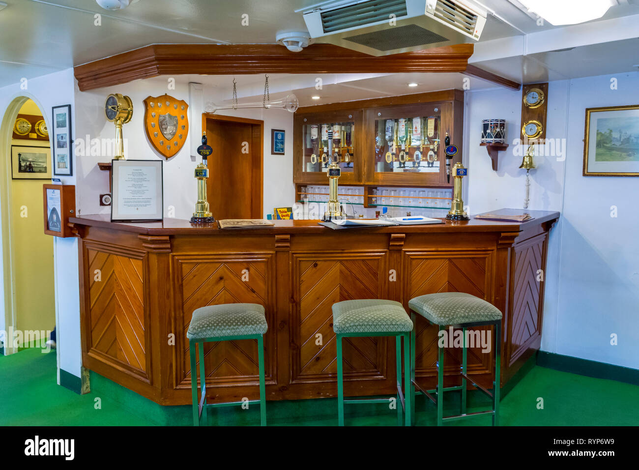 Die Unteroffiziere' und Chief Petty Officers' Mess, Royal Yacht Britannia, Hafen von Leith, Edinburgh, Schottland, Großbritannien Stockfoto