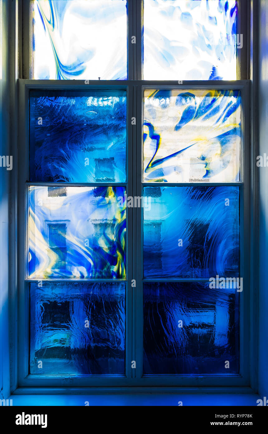 Blaues Fenster Rahmen im Museum Stockfoto