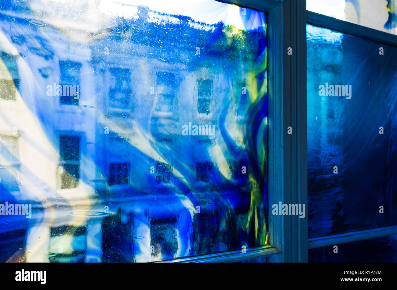 Blaues Fenster Rahmen im Museum Stockfoto