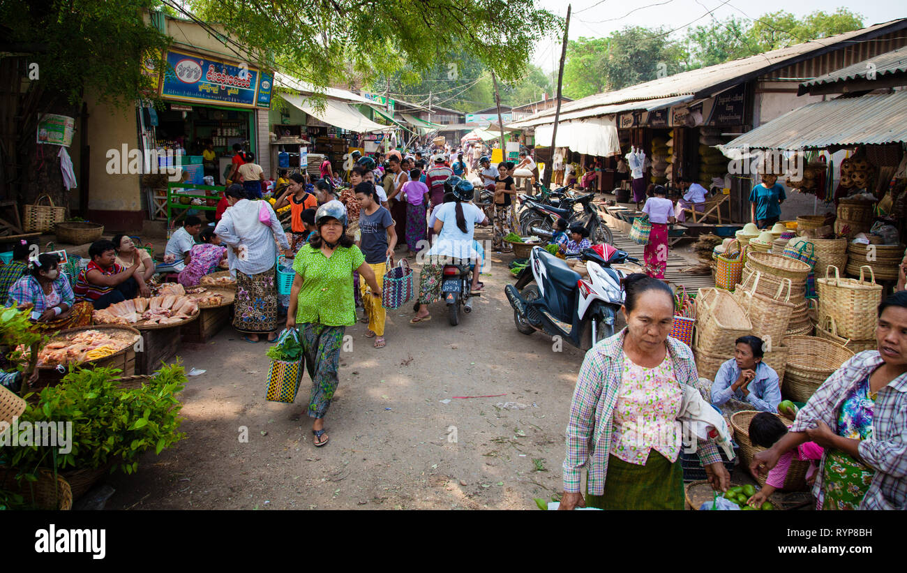 Händler in Nyaung U Markt in der Nähe von Bagan in Myanmar Stockfoto