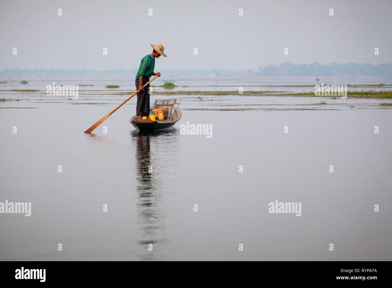 Die berühmten Bein - rudern Fischer von Inle See, Myanmar Stockfoto