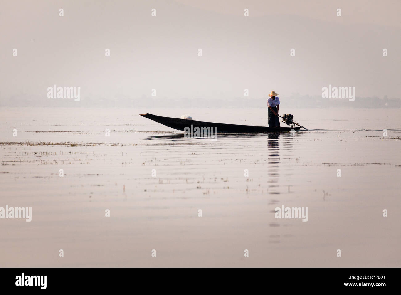 Die berühmten Bein - rudern Fischer von Inle See, Myanmar Stockfoto