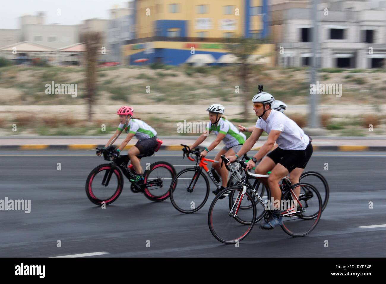 Kuwait City. 14 Mär, 2019. Die Teilnahme an einem Radfahrer radfahren Veranstaltung in Kuwait City, der Hauptstadt von Kuwait, am 14. März 2019. Kuwait hat am Donnerstag eine Veranstaltung in Kuwait City. Quelle: Xinhua/Alamy leben Nachrichten Stockfoto