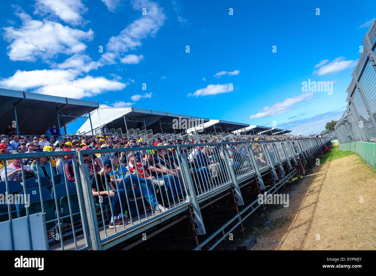 Melbourne, Australien. 15 Mär, 2019. Melbourne F1 Fans während des Formel 1 Grand Prix von Australien 2019 Rolex am Albert Park Lake, Australien am 15. März 2019. Credit: Dave Hewison Sport/Alamy leben Nachrichten Stockfoto