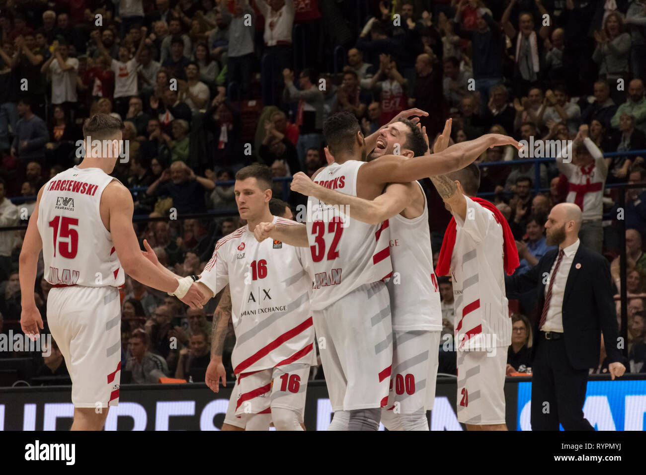 Giorgio Armani Olimpia Milano Olimpia Milano Stockfotos Und Bilder Kaufen Alamy