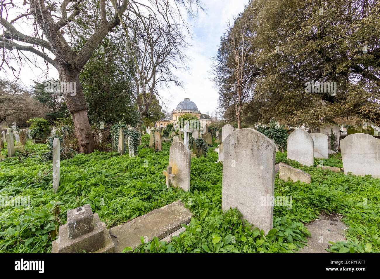 Brompton Friedhof. Im Jahre 1840 als kommerzielle Friedhof eröffnet wurde, gibt es nur sehr wenige Arme hier begraben. London. Großbritannien Stockfoto