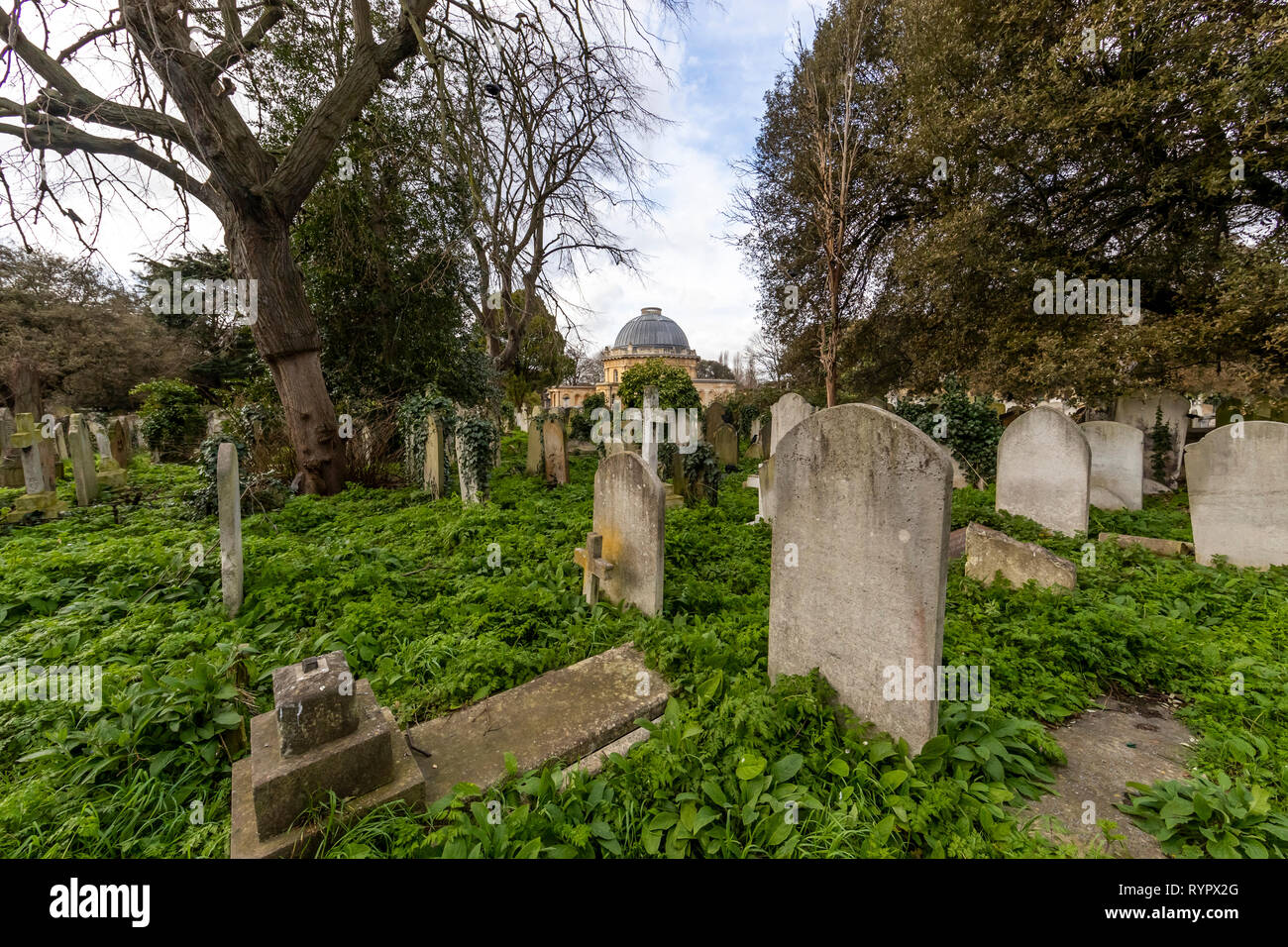 Brompton Friedhof. Im Jahre 1840 als kommerzielle Friedhof eröffnet wurde, gibt es nur sehr wenige Arme hier begraben. London. Großbritannien Stockfoto