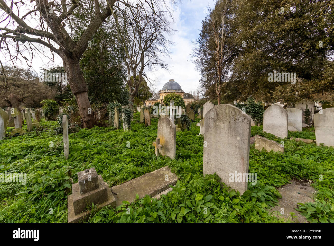 Brompton Friedhof. Im Jahre 1840 als kommerzielle Friedhof eröffnet wurde, gibt es nur sehr wenige Arme hier begraben. London. Großbritannien Stockfoto