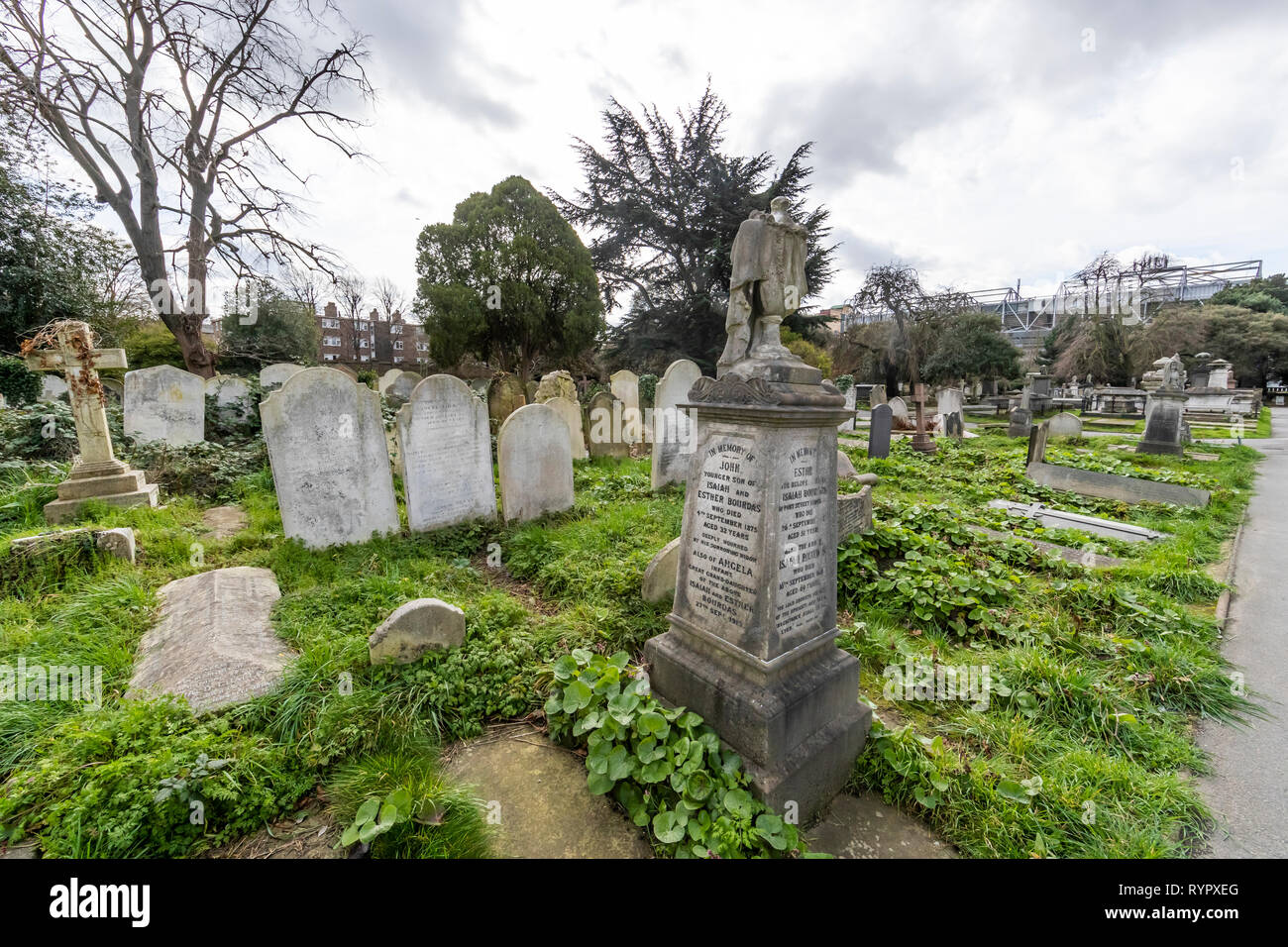 Brompton Friedhof. Im Jahre 1840 als kommerzielle Friedhof eröffnet wurde, gibt es nur sehr wenige Arme hier begraben. London. Großbritannien Stockfoto
