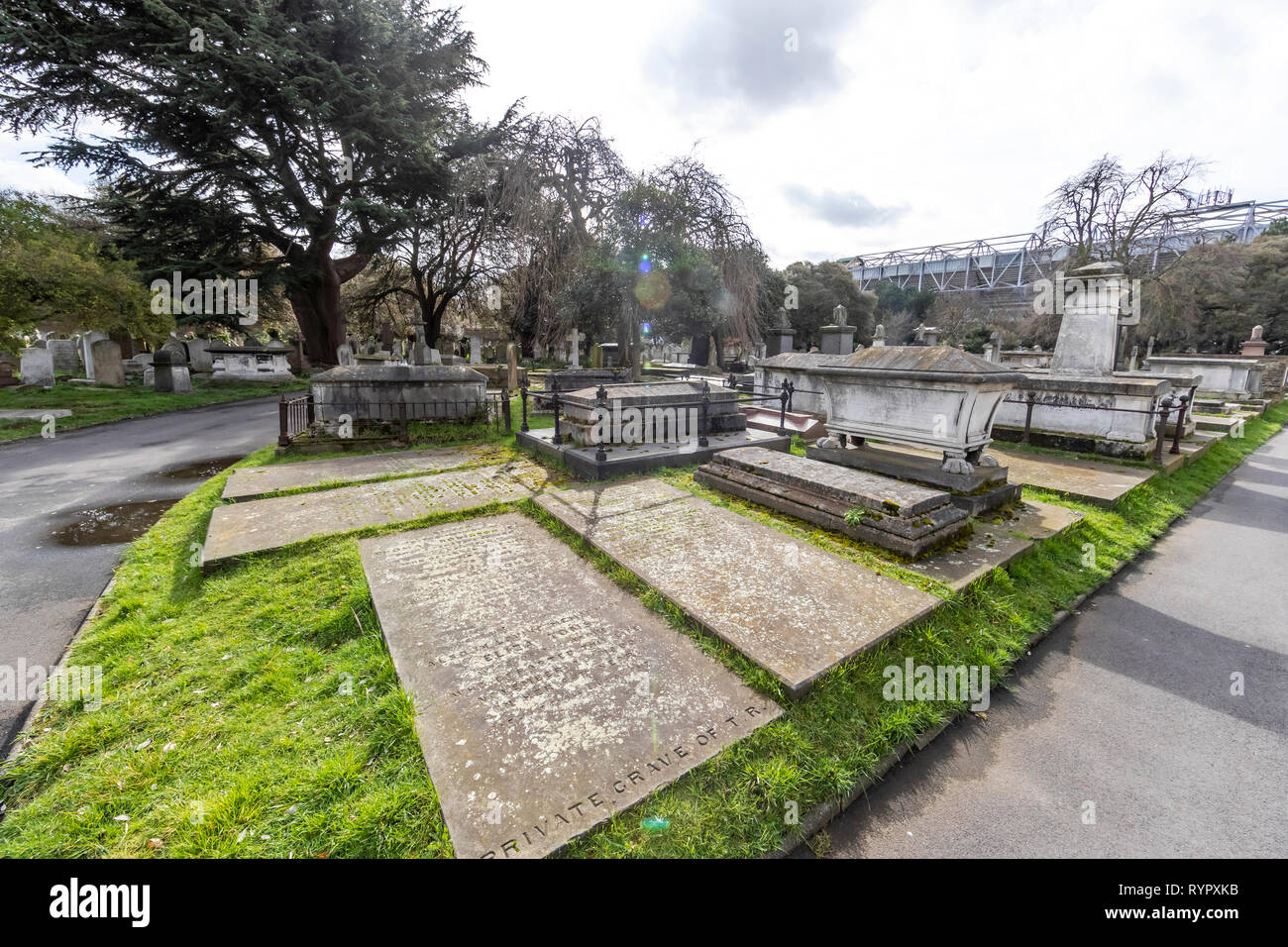 Brompton Friedhof. Im Jahre 1840 als kommerzielle Friedhof eröffnet wurde, gibt es nur sehr wenige Arme hier begraben. London. Großbritannien Stockfoto