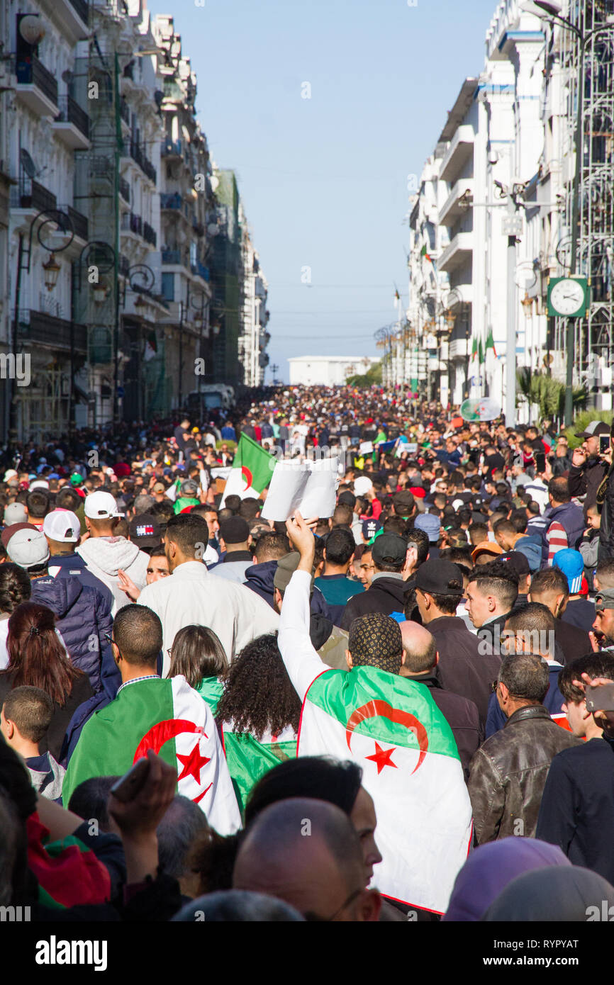 Algier, Algerien - 01. März 2019: 1 nd Freitag von Protest in Algerien, fordern die Rücknahme der curren Präsident. Stockfoto