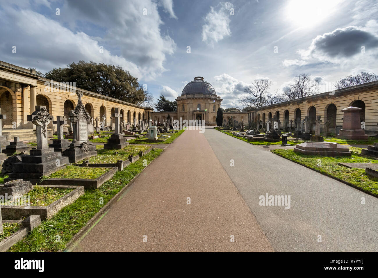 Brompton Friedhof. Im Jahre 1840 als kommerzielle Friedhof eröffnet wurde, gibt es nur sehr wenige Arme hier begraben. London. Großbritannien Stockfoto