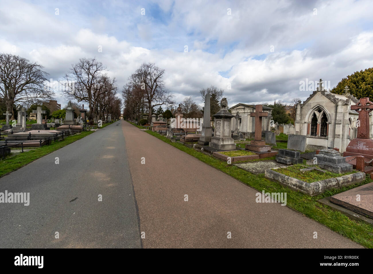 Brompton Friedhof. Im Jahre 1840 als kommerzielle Friedhof eröffnet wurde, gibt es nur sehr wenige Arme hier begraben. London. Großbritannien Stockfoto