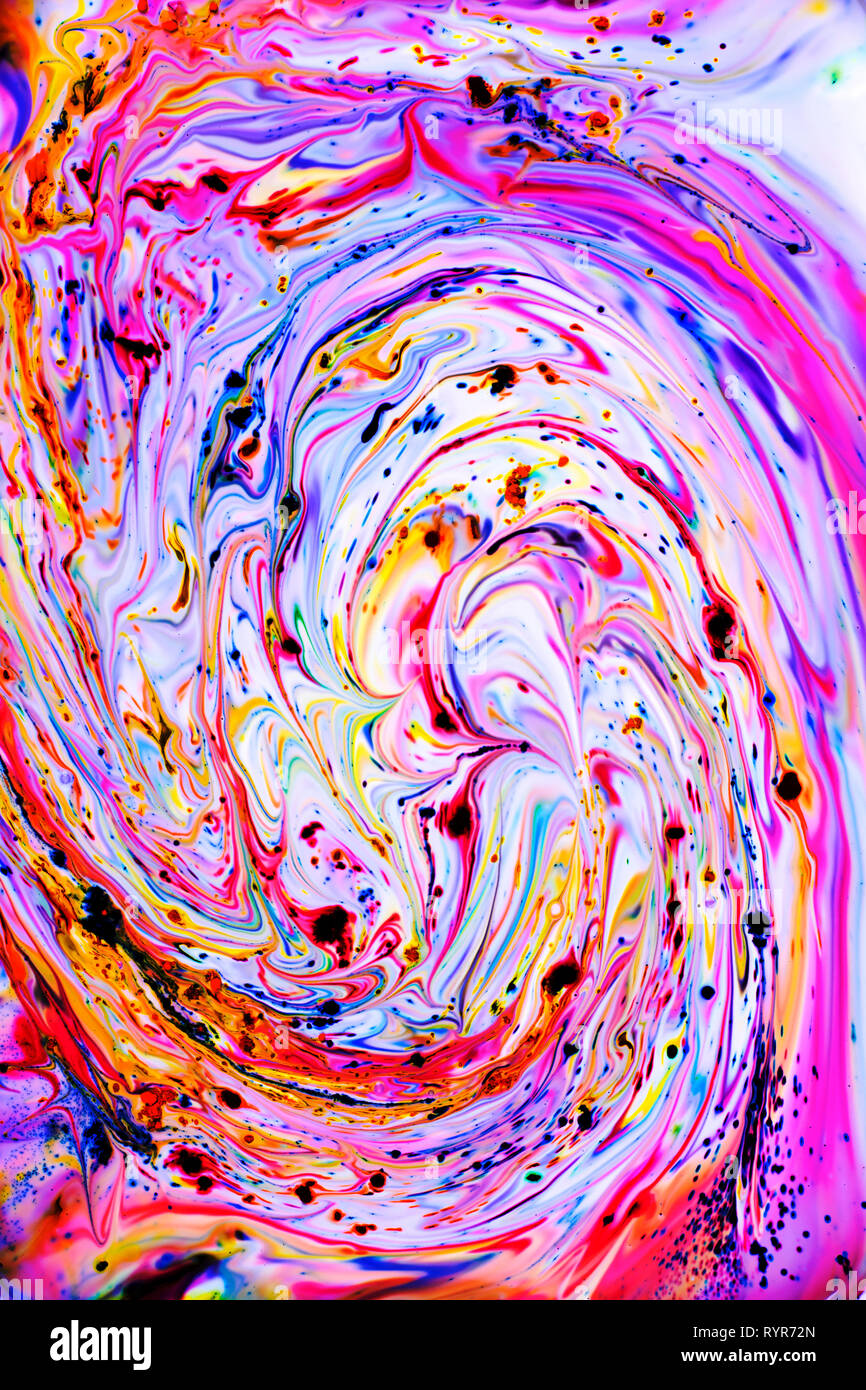 Farbenfrohe abstrakte Acrylmalerei. Natürliche dynamische Mischung aus Öl Farbpigmente Fluid Flow Hintergrund. Stockfoto