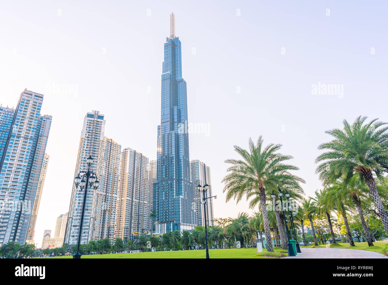 Ho Chi Minh City, Vietnam - Februar 19, 2019: Landmark 81 unter anderen Hochhäuser von Vinhomes Central Park Stadtgebiet. Stockfoto