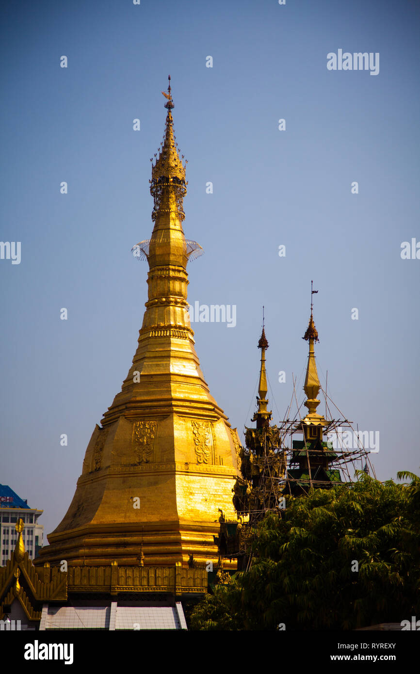 Die goldenen Stupa von Sule Pagode in Yangon Stockfoto